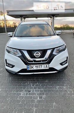 Внедорожник / Кроссовер Nissan Rogue 2018 в 