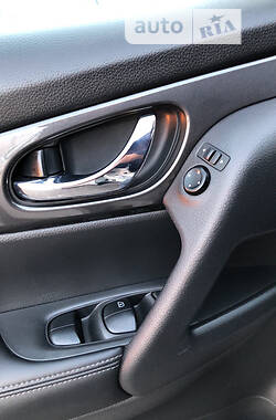 Внедорожник / Кроссовер Nissan Rogue 2018 в 