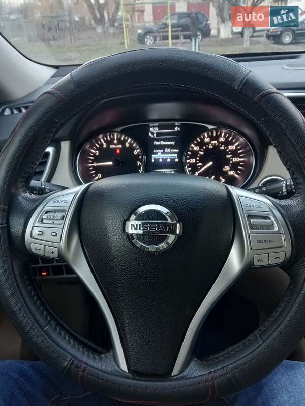 Внедорожник / Кроссовер Nissan Rogue 2015 в Чорткове