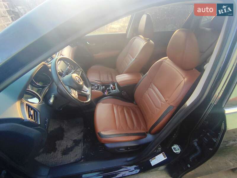 Внедорожник / Кроссовер Nissan Rogue 2019 в Первомайске