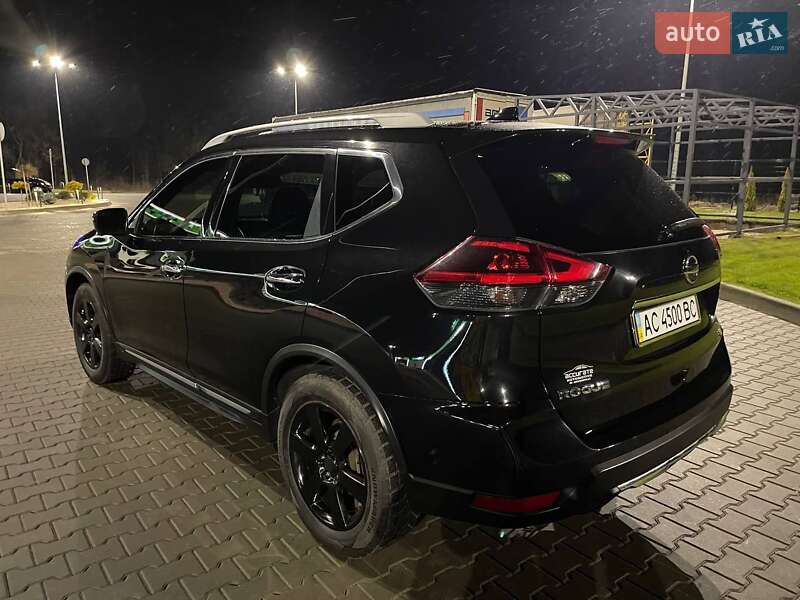 Позашляховик / Кросовер Nissan Rogue 2017 в Луцьку