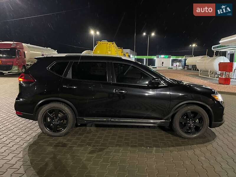 Позашляховик / Кросовер Nissan Rogue 2017 в Луцьку