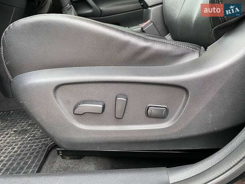 Позашляховик / Кросовер Nissan Rogue 2017 в Луцьку