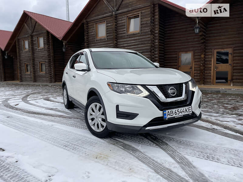 Внедорожник / Кроссовер Nissan Rogue 2017 в 