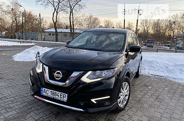 Внедорожник / Кроссовер Nissan Rogue 2017 в 