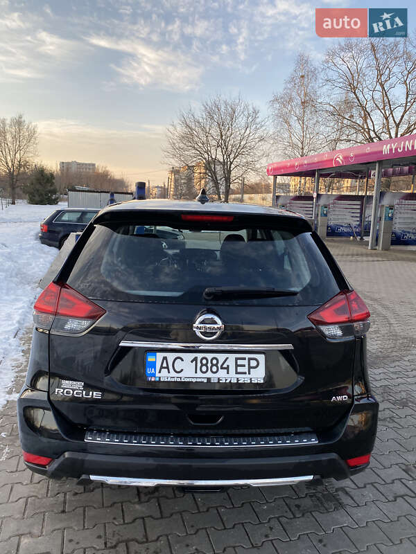 Внедорожник / Кроссовер Nissan Rogue 2017 в Луцке