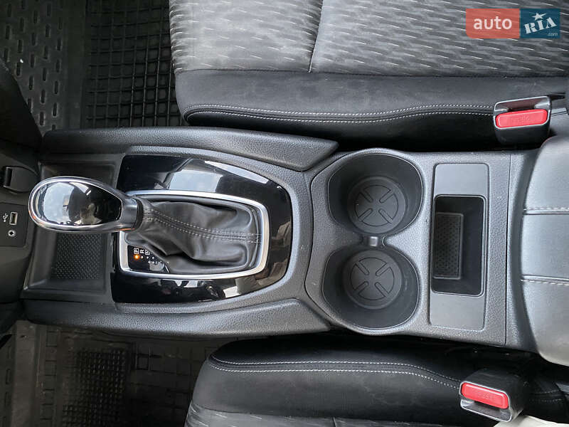 Внедорожник / Кроссовер Nissan Rogue 2017 в Луцке