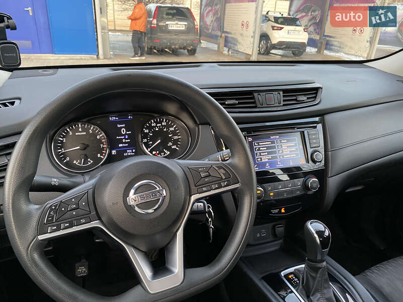 Внедорожник / Кроссовер Nissan Rogue 2017 в Луцке