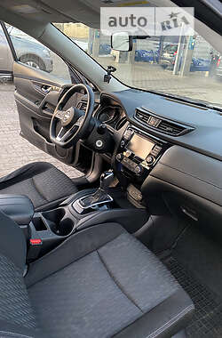 Внедорожник / Кроссовер Nissan Rogue 2017 в 