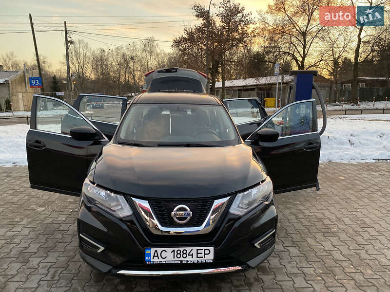 Внедорожник / Кроссовер Nissan Rogue 2017 в Луцке
