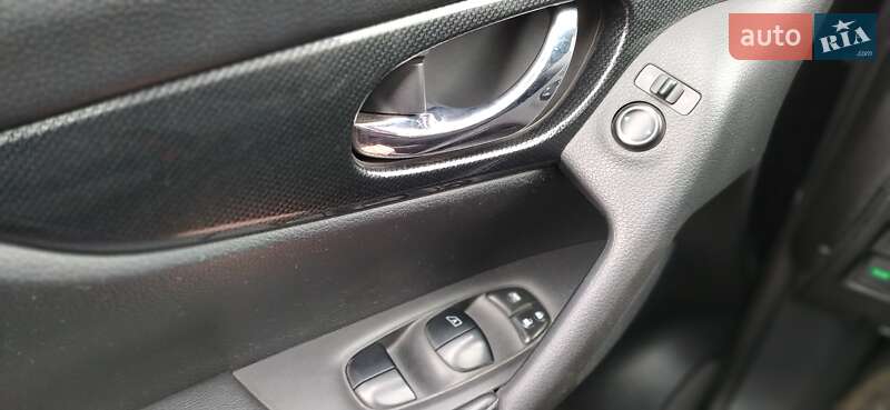 Позашляховик / Кросовер Nissan Rogue 2015 в Зміїві