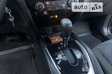 Внедорожник / Кроссовер Nissan Rogue 2015 в 