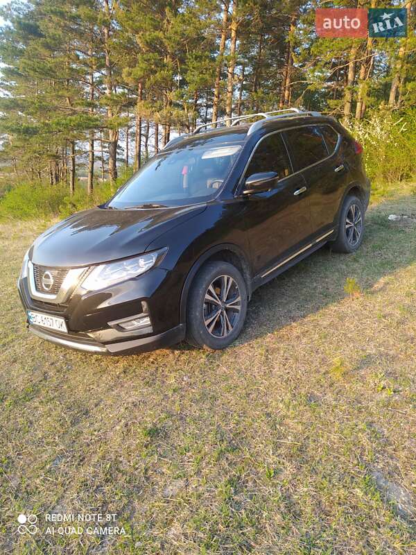 Внедорожник / Кроссовер Nissan Rogue 2017 в Золочеве