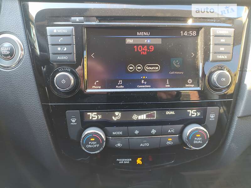 Внедорожник / Кроссовер Nissan Rogue 2017 в Светловодске