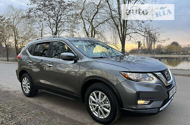 Внедорожник / Кроссовер Nissan Rogue 2017 в Дубно