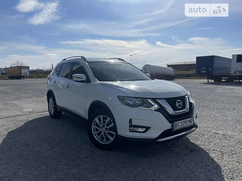 Внедорожник / Кроссовер Nissan Rogue 2016 в Львове