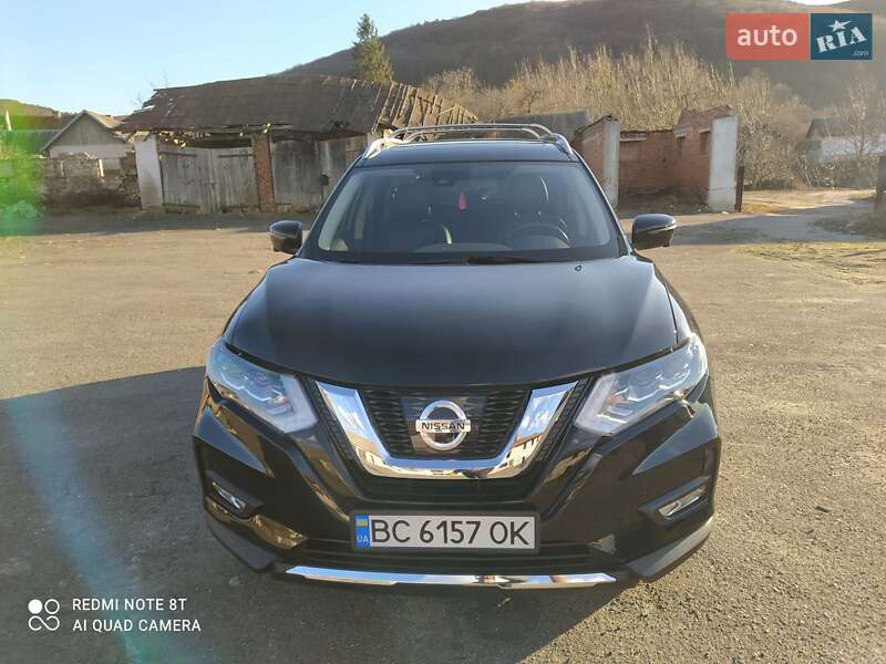 Внедорожник / Кроссовер Nissan Rogue 2017 в Золочеве