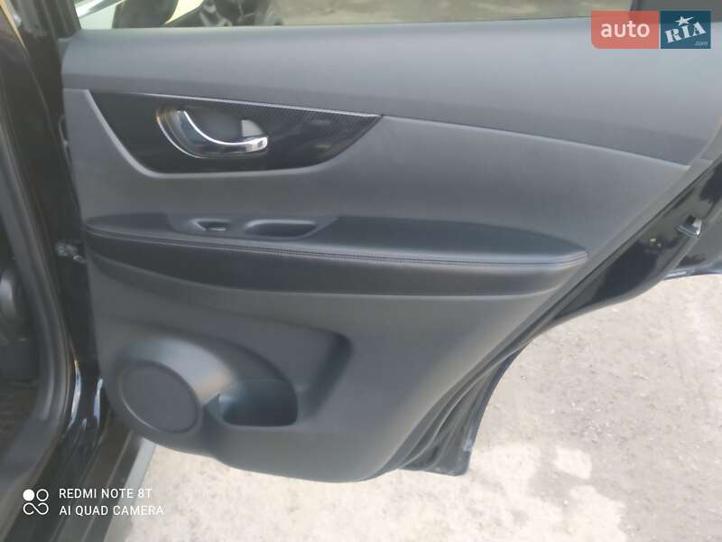 Внедорожник / Кроссовер Nissan Rogue 2017 в Золочеве