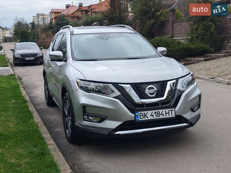 Внедорожник / Кроссовер Nissan Rogue 2017 в Ровно