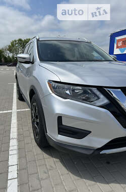 Внедорожник / Кроссовер Nissan Rogue 2017 в 