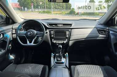 Внедорожник / Кроссовер Nissan Rogue 2017 в 