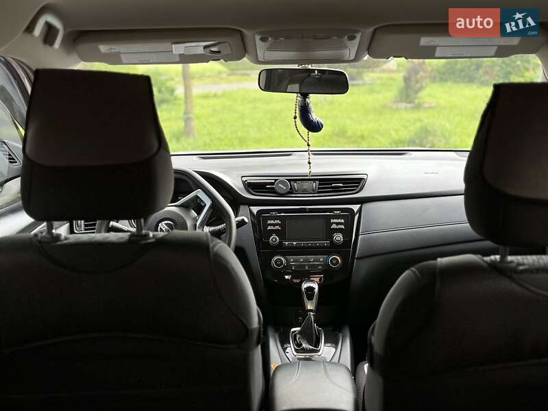 Внедорожник / Кроссовер Nissan Rogue 2016 в Сколе