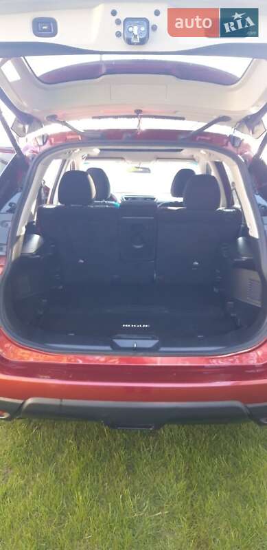 Внедорожник / Кроссовер Nissan Rogue 2015 в Яготине