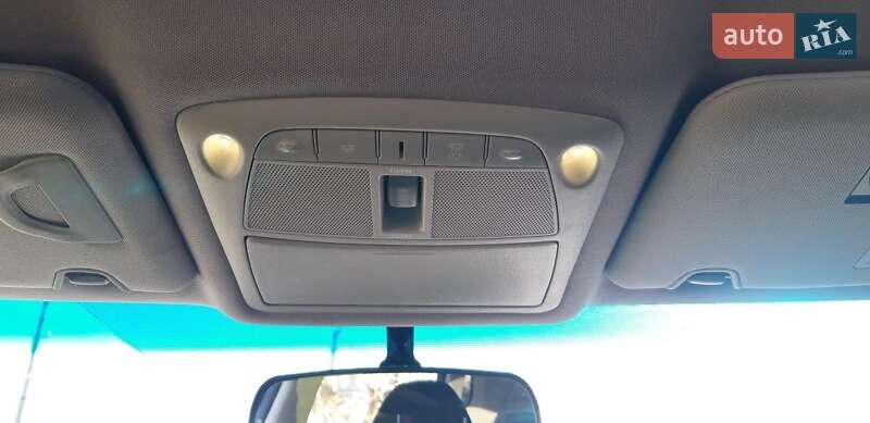 Внедорожник / Кроссовер Nissan Rogue 2015 в Яготине