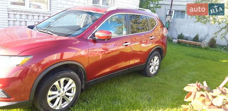 Внедорожник / Кроссовер Nissan Rogue 2015 в Яготине