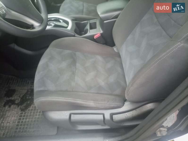 Внедорожник / Кроссовер Nissan Rogue 2015 в Харькове