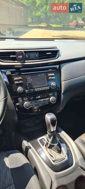 Позашляховик / Кросовер Nissan Rogue 2017 в Одесі