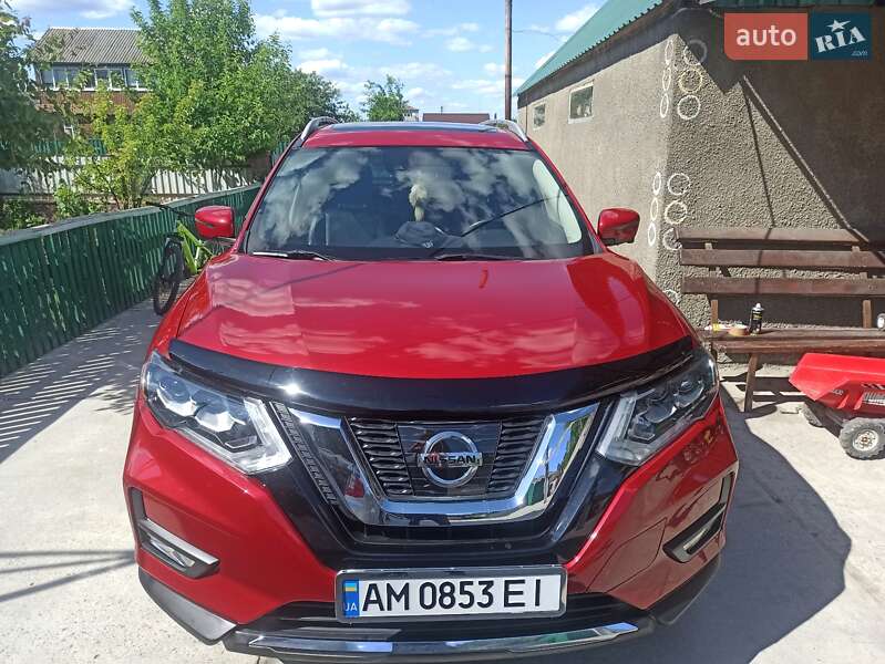 Внедорожник / Кроссовер Nissan Rogue 2017 в Романове