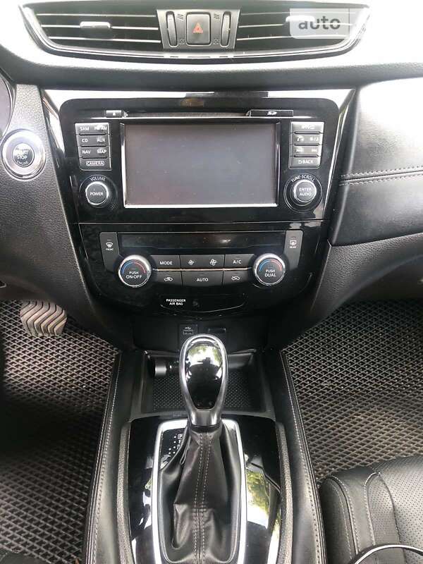 Внедорожник / Кроссовер Nissan Rogue 2017 в Нетешине