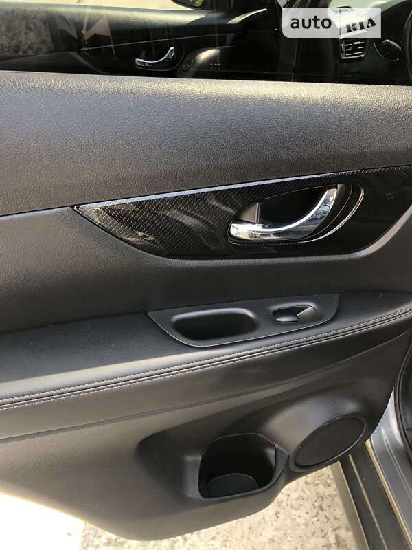 Внедорожник / Кроссовер Nissan Rogue 2017 в Нетешине