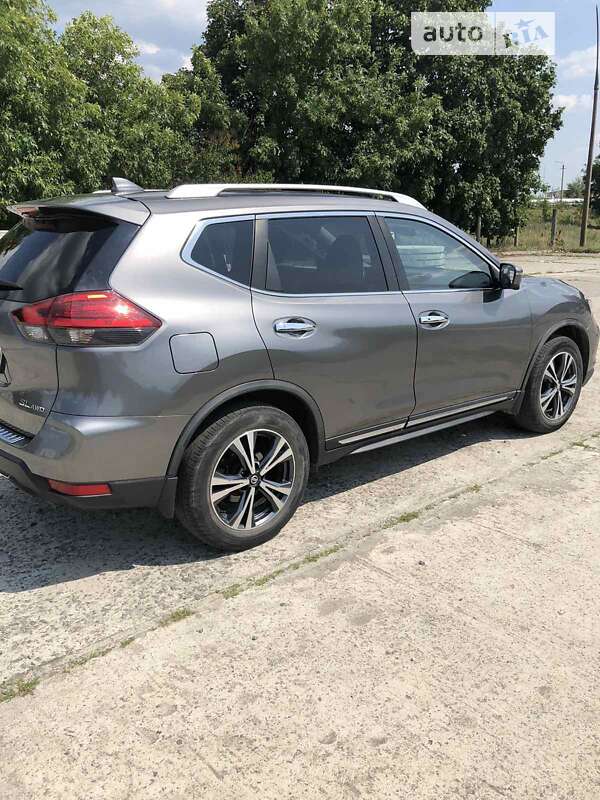 Внедорожник / Кроссовер Nissan Rogue 2017 в Нетешине