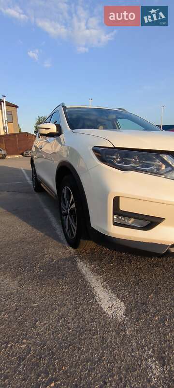 Внедорожник / Кроссовер Nissan Rogue 2016 в Запорожье