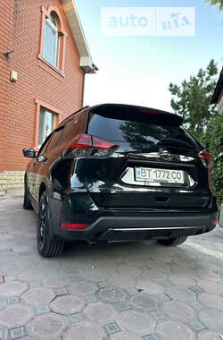 Внедорожник / Кроссовер Nissan Rogue 2018 в 
