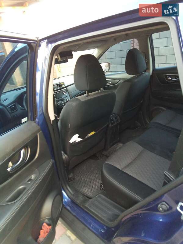 Внедорожник / Кроссовер Nissan Rogue 2016 в Сарнах