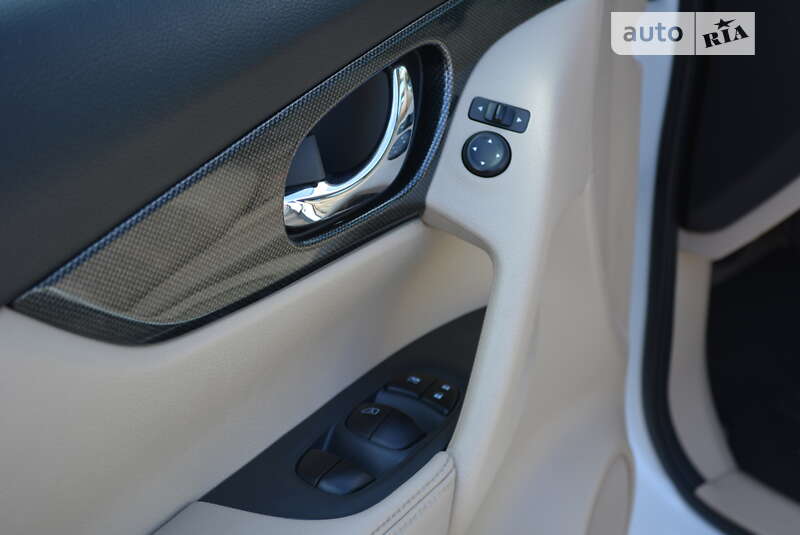 Позашляховик / Кросовер Nissan Rogue 2015 в Києві