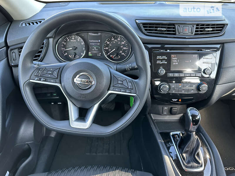 Позашляховик / Кросовер Nissan Rogue 2017 в Черкасах
