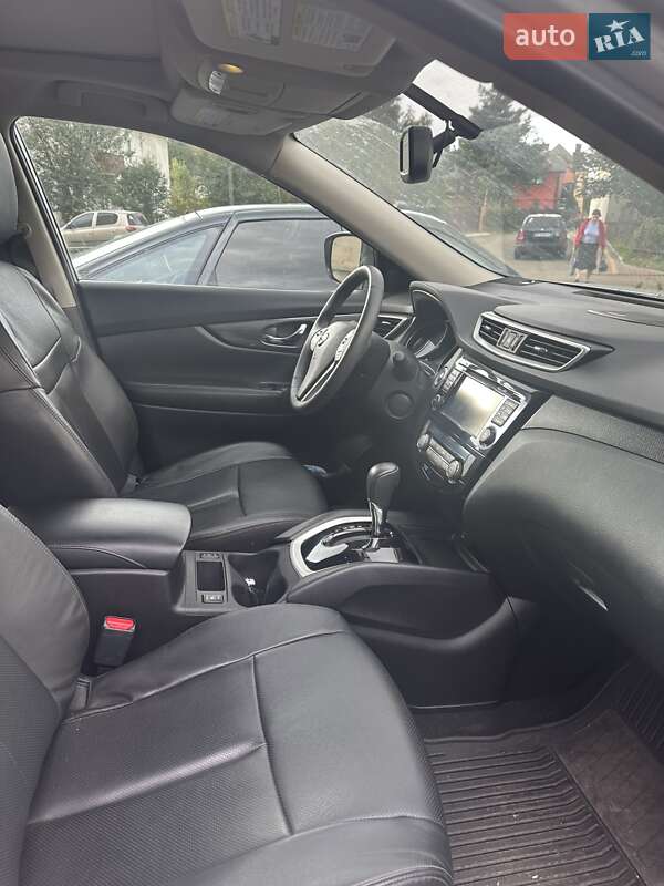 Позашляховик / Кросовер Nissan Rogue 2014 в Стрию