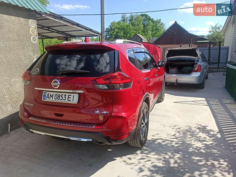 Внедорожник / Кроссовер Nissan Rogue 2017 в Романове