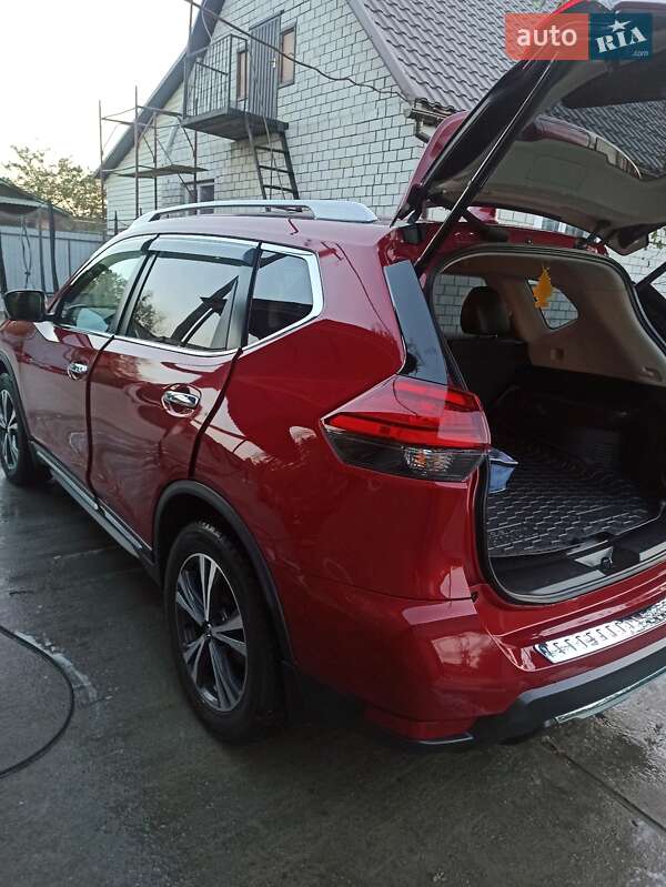 Внедорожник / Кроссовер Nissan Rogue 2017 в Романове