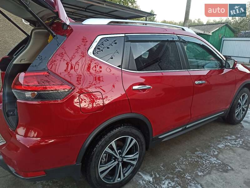 Внедорожник / Кроссовер Nissan Rogue 2017 в Романове