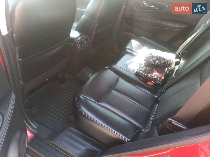 Внедорожник / Кроссовер Nissan Rogue 2017 в Романове