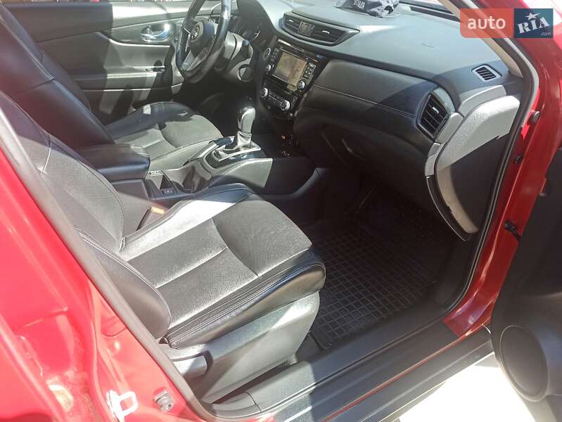 Внедорожник / Кроссовер Nissan Rogue 2017 в Романове