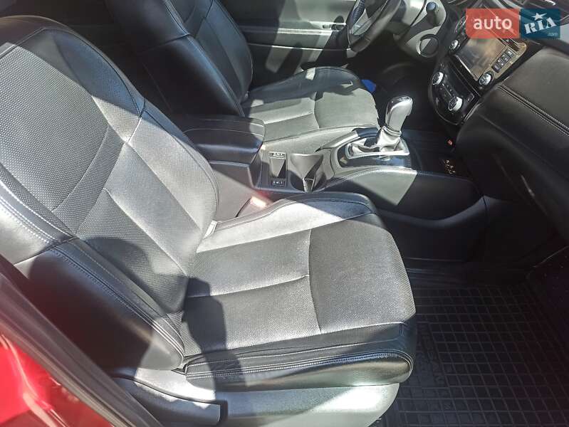 Внедорожник / Кроссовер Nissan Rogue 2017 в Романове