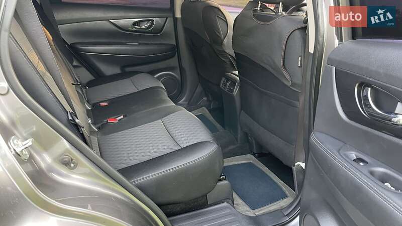 Позашляховик / Кросовер Nissan Rogue 2017 в Петровому