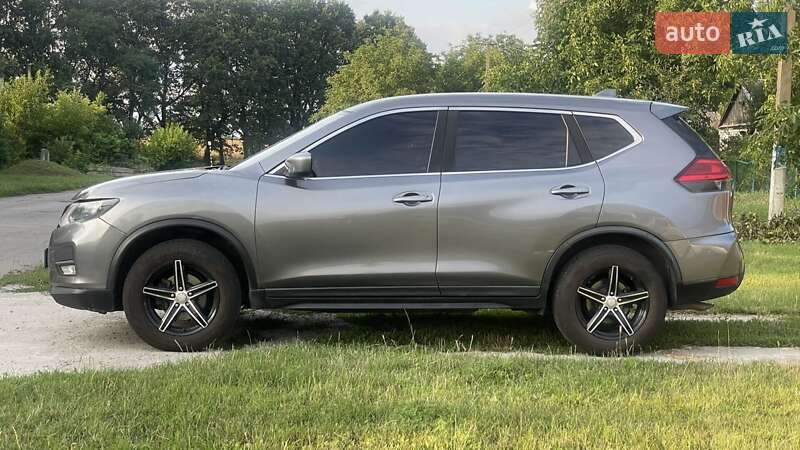 Позашляховик / Кросовер Nissan Rogue 2017 в Петровому