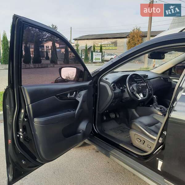 Позашляховик / Кросовер Nissan Rogue 2017 в Рівному